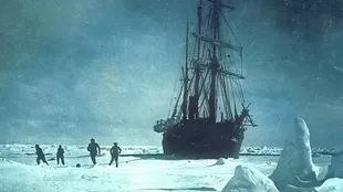 El Endurance quedó atrapado en el hielo marino durante meses antes de hundirse en las profundidades del mar en 1915