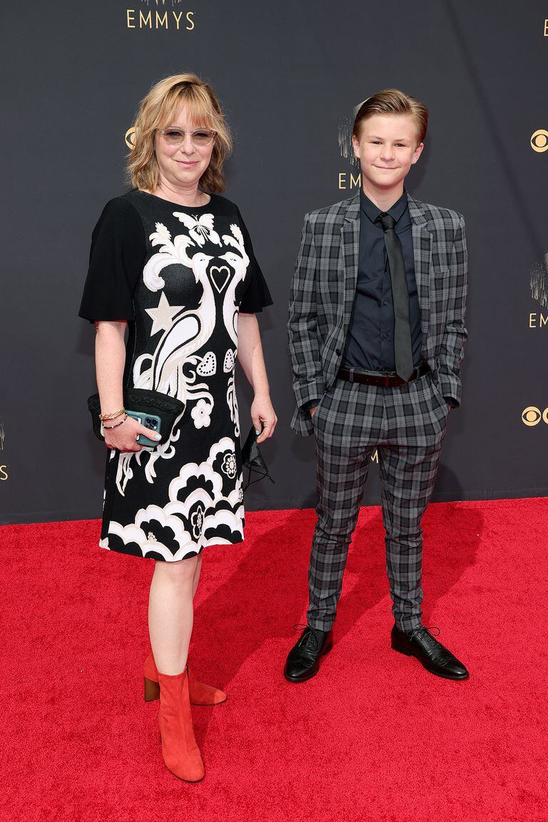 La directora de Bridgerton Julie Anne Robinson, junto a su hijo Edward Robinson