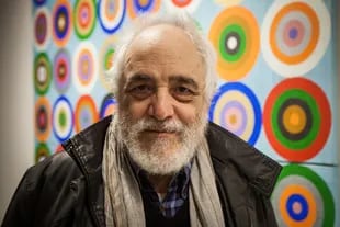 Eduardo Stupía, curador de las exposiciones en el Espacio de Arte de Fundación OSDE.