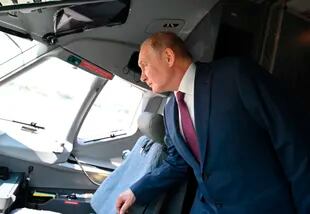 Vladimir Putin en Zhukovsky, durante la presentación del jet "Jaque mate" (Alexei Nikolsky, Sputnik, Kremlin Pool Photo via AP)