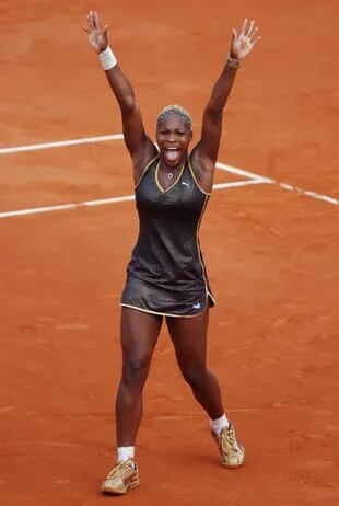 Campeona de Roland Garros, en 2002, el año que lo ganó todo, y un homenaje a los leones de Camerún