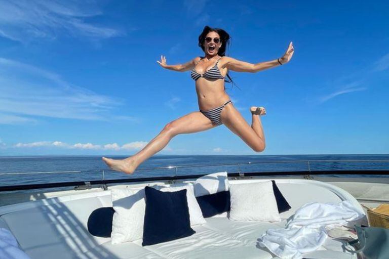 A los 58 años, Demi Moore posó en bikini en medio de sus lujosas vacaciones  - LA NACION