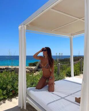 Carolina "Pampita" Ardohain disfruta de sus vacaciones en las playas de Ibiza, España. Foto/Instagram: @pampitaoficial