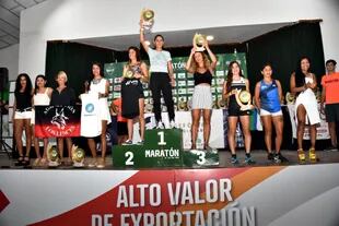 El podio de las ganadoras de la general: la riocuartense Rosa Godoy, Carolina Nieva y Silvana de Fátima Marchisio