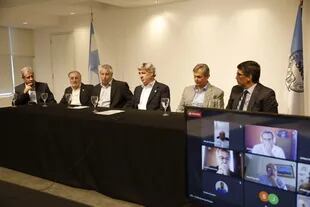 Gómez Pizarro, Odriozola, Riera, Pino, Pereda y Laplacette en la conferencia de prensa