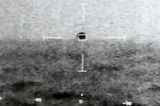 La Marina de EE.UU. grabó a un OVNI esférico sumergiéndose en el océano
