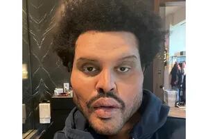 The Weeknd: la impactante transformación del cantante en su más reciente video
