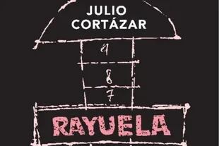 Cortázar convulsionó las estructuras literarias con Rayuela al utilizar una serie de novedosas herramientas narrativas que en la actualidad, más de medio siglo después, siguen llenando de asombro y curiosidad a los lectores.