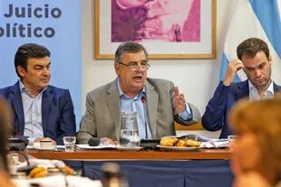 Omar de Marchi, Mario Negri y Juan Manuel López, en la Comisión de Juicio Político
