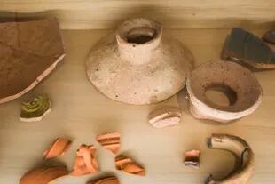 Fragmentos de piezas de cerámica realizadas por indígenas