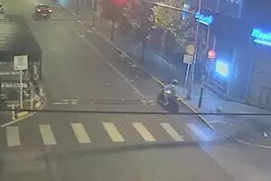 Imágenes de la persecución policial donde murió un reconocido atleta que conducía una moto robada