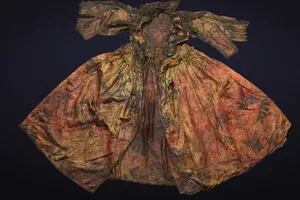 El misterio del vestido de seda que sobrevivió a un naufragio más de tres siglos en el fondo del mar