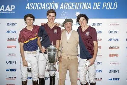 Todos campeones de la Copa Santa Paula: Alberto Pedro Heguy con sus nietos Antonio Heguy, Cruz Heguy y Silvestre Heguy, que jugaron por el equipo de Los Robles