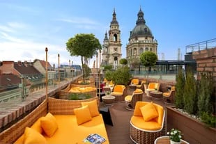 Las zonas interiores y de terraza del SkyBar se pueden visitar sin cuota de entrada ni ningún otro tipo de coste prepago.