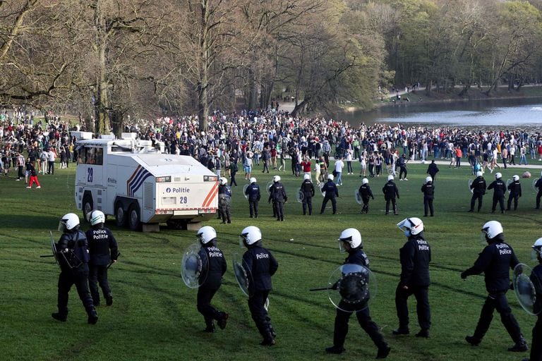 Una broma terminó mal en Bélgica: dispersan a una multitud por una falsa fiesta