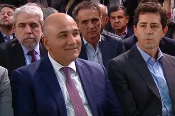El jefe de Gabinete, Juan Manzur, junto a los ministros Aníbal Fernández, Gabriel Katopodis y Eduardo De Pedro