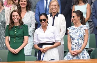 Tras la victoria de Simona Halep, Kate y su hermana Pippa se reunieron con ella para felicitarla. Meghan, la duquesa de Sussex, por supuesto, estaba allí para apoyar a su buena amiga Serena, como lo hizo el año pasado y en 2016, cuando la tenista estadounidense obtuvo el primer puesto.