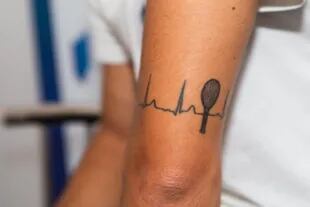 El detalle de Lorenzo Musetti: tiene tatuado en su brazo izquierdo una raqueta integrada a un electrocardiograma