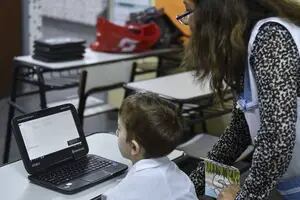 Educación: pese a la mejora en la conectividad desde 2013, aún hay un millón de alumnos que asisten a escuelas sin internet