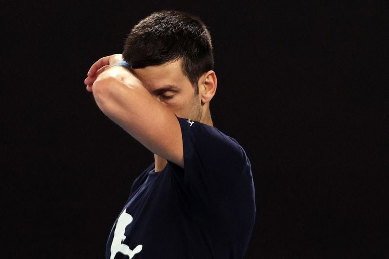 Novak Djokovic volvió a ser detenido y se complica su participación en el Australian Open