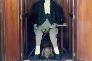 La cabeza de Jeremy Bentham es el centro de atención (Foto Instagram @le.chemin.de.traverse_)