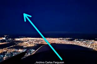 El lugar en el cielo donde se produjo el avistamiento del OVNI, cerca del aeropuerto internacional de Neuquén.