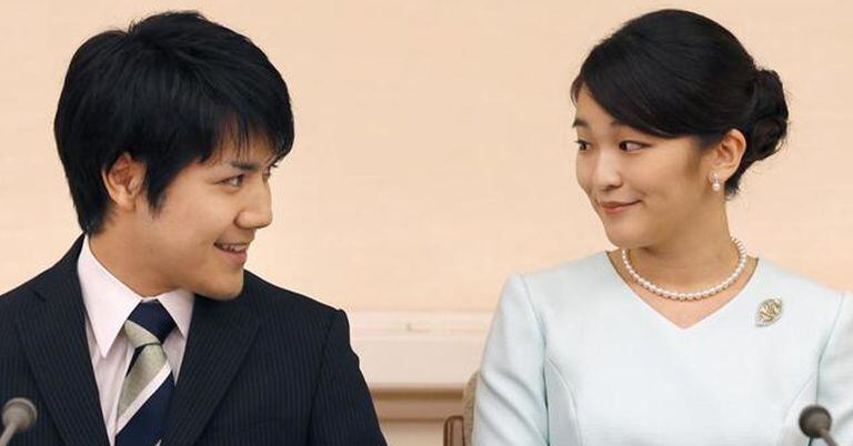La princesa Mako y su prometido, Kei Komuro, este domingo tras anunciar su compromiso