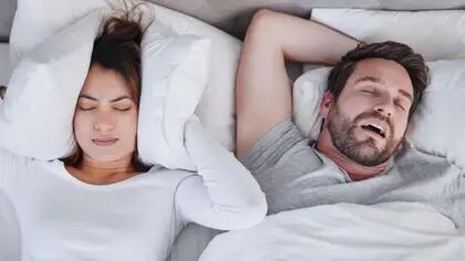 Los ronquidos son más comunes cuando se duerme boca arriba