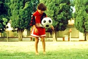 Lionel Messi de niño y con la camiseta de Newells