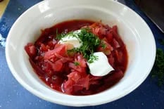 Borsch, sopa fría rusa de remolacha y repollo