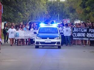 Una de las marchas realizadas en reclamo de justicia por el crimen de Claudio Javier Ayuso, en las calles de Dolores
