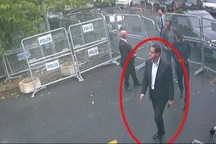 La prensa turca publicó hoy imágenes que retratan los movimientos en Estambul de Maher Abdulaziz Mutreb, un oficial de los servicios de seguridad cercano al príncipe heredero saudita y presentado como el jefe del "equipo de ejecución", sospechoso de haber asesinado al periodista Jamal Khas