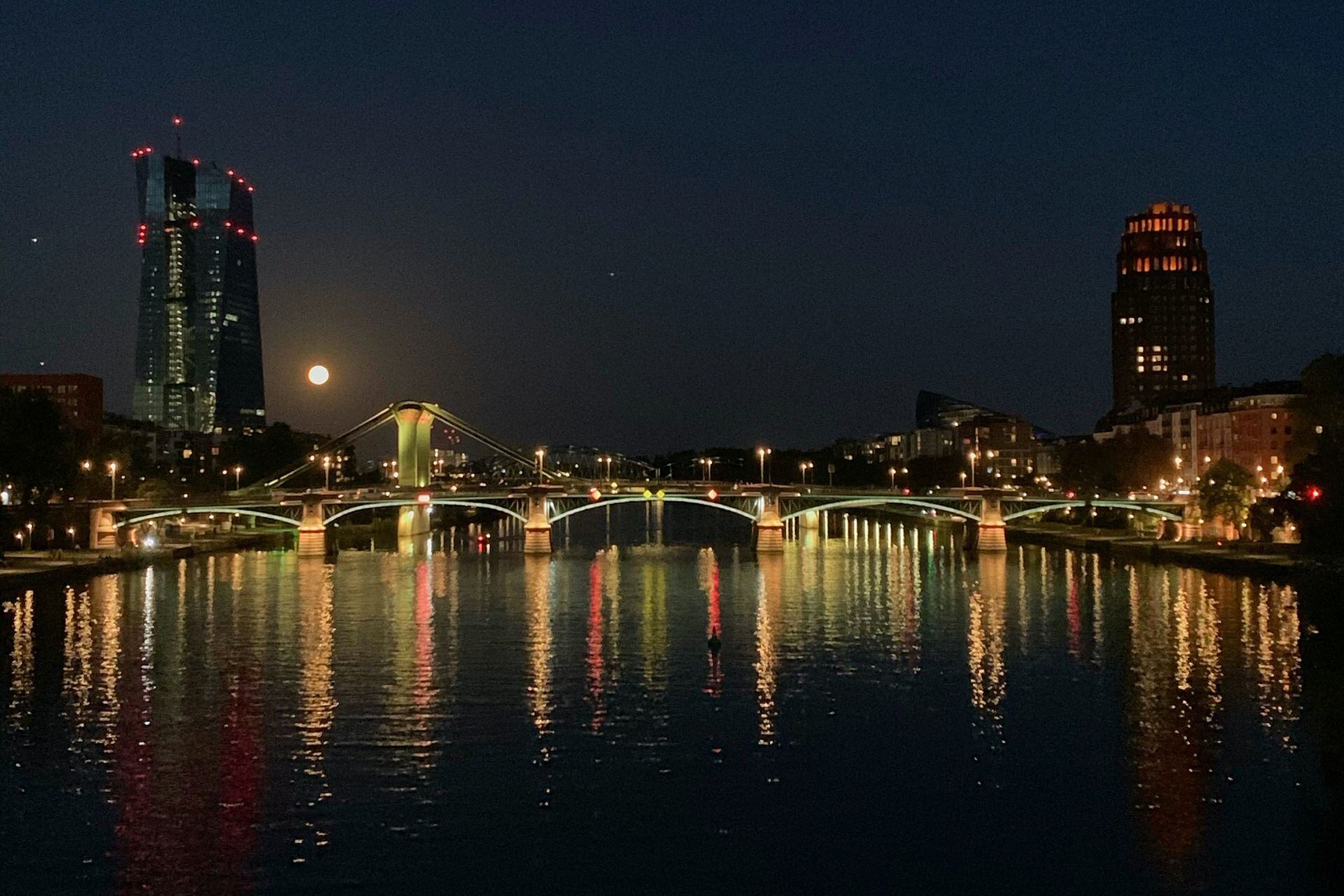 Frankfurt de noche.