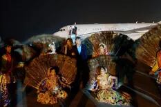 Macri aterrizó en la India y en su primera actividad visitó el Taj Mahal