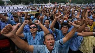 Taxistas protestan en Indonesia por Uber