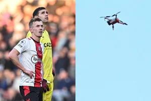 Un dron ingresó al estadio en medio del partido de Aston Villa, y los jugadores se fueron corriendo al vestuario
