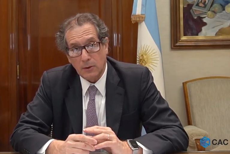 Miguel Ángel Pesce, presidente del Banco Central: la entidad estableció la prohibición de enviar dólares conseguidos mediante la compraventa de activos a cuentas de terceros aquí y en el exterior.
