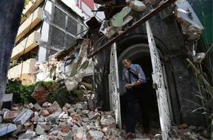 En la capital mexicana, el sismo hizo colapsar varias edificaciones