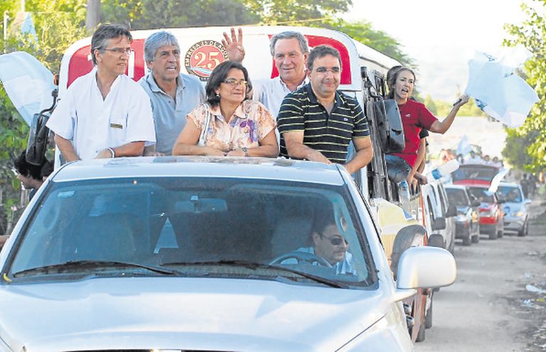 La exgobernadora Lucía Corpacci, en campaña, intenta llegar al Senado por Catamarca, con el respaldo del gobernador Raúl Jalil 
