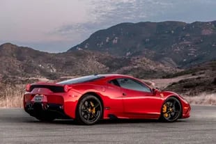 La Ferrari Speciale 458 puede pasar de 0 a 100 kilómetros por hora en solo 2,8 segundos, y alcanzar la velocidad máxima de 325 km/h