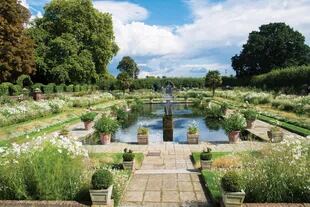 Vista del jardín
hundido en el Palacio de
Kensington, que se transformó
en un jardín blanco en memoria
de la princesa Diana. La
fotografía fue tomada el 31 de
agosto de 2017, al cumplirse
veinte años de su muerte.