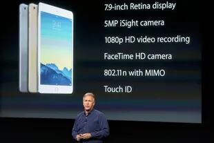 Phil Schiller mostrando las novedades del iPad Mini 3