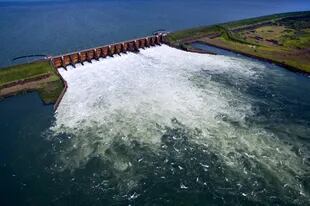 En la central hidroeléctrica Yacyretá trabajan 420 personas, entre argentinos y paraguayos