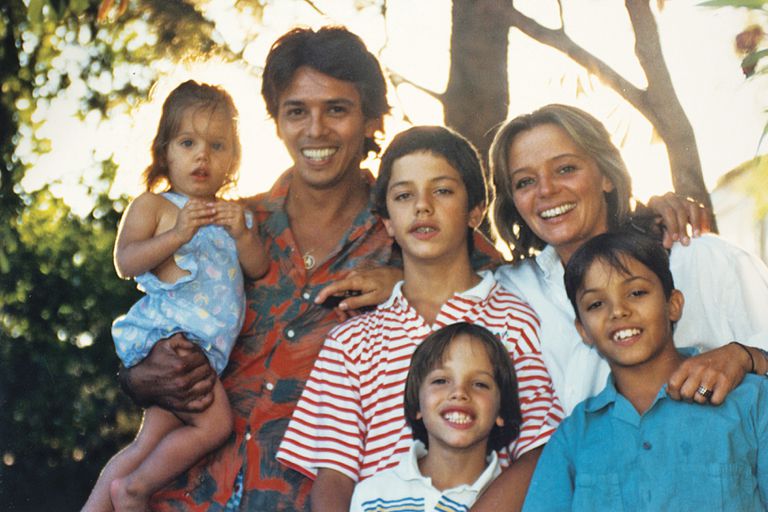 La familia en pleno retratada en Madrid, en el verano de 1987: Jairo, Lucía, Iván, Mario, Teresa y Yaco.
