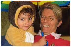 Con un video “de entrecasa”, la hija de David Bowie recordó al músico a 7 años de su muerte