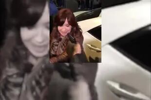 El momento del ataque a Cristina Kirchner.