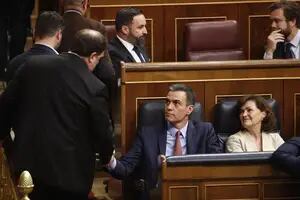 España: cinco separatistas salieron de la cárcel para jurar como legisladores