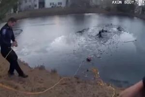 Así fue el dramático rescate de un niño y una mujer que cayeron en un lago congelado