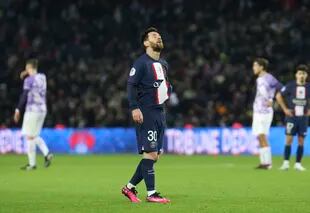 La victoria sobre Toulouse en la fecha pasada de la Ligue 1 tuvo a un Messi determinante, pero con muchas preocupaciones.