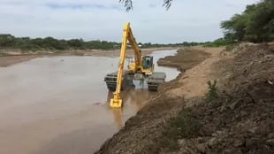 Las autoridades de las poblaciones fronterizas de Pozo Hondo, en Paraguay, y Misión La Paz, en Argentina, se pusieron de acuerdo para evitar más inundaciones causadas por el Pilcomayo. (Foto: Gabriela Torres)